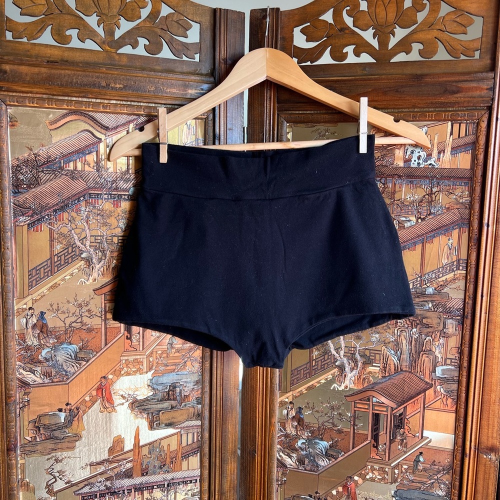 Of Earth and Salt “Tap” Shorts Black